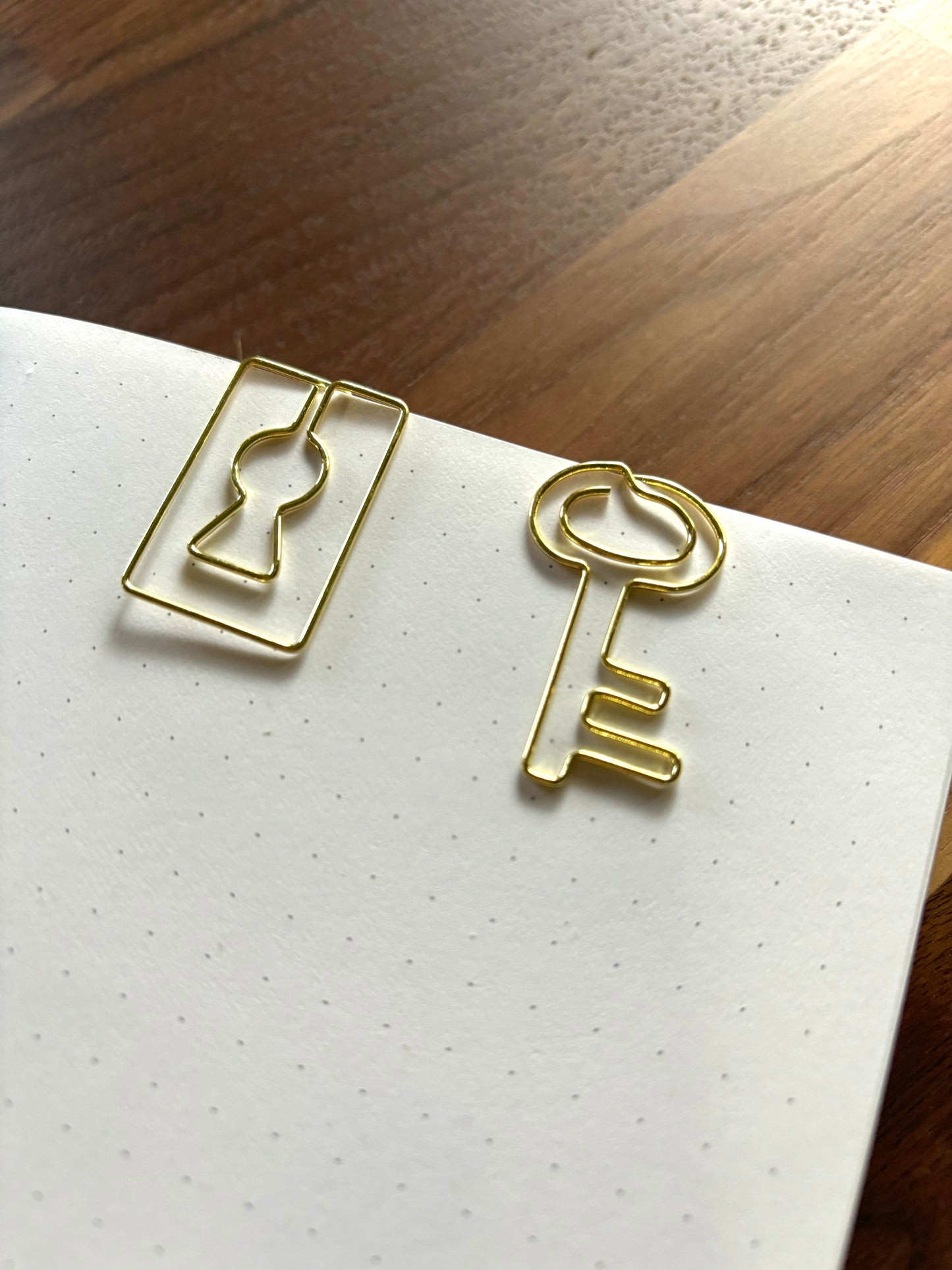 Lock and key paper clip set